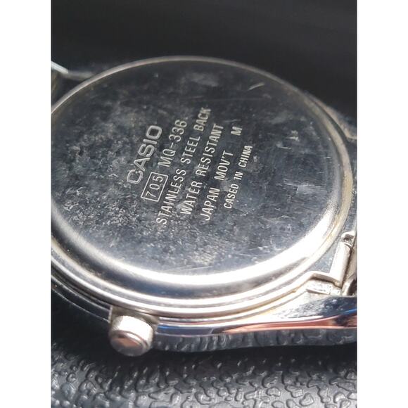 Classic Casio Quartz Stainless Steel Watch - Picture 8 of 8